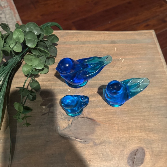 (3) Bluebirds Of Happiness Art Glass Figurines Not Signed  ~ 3"/ 1” - Picture 2 of 2